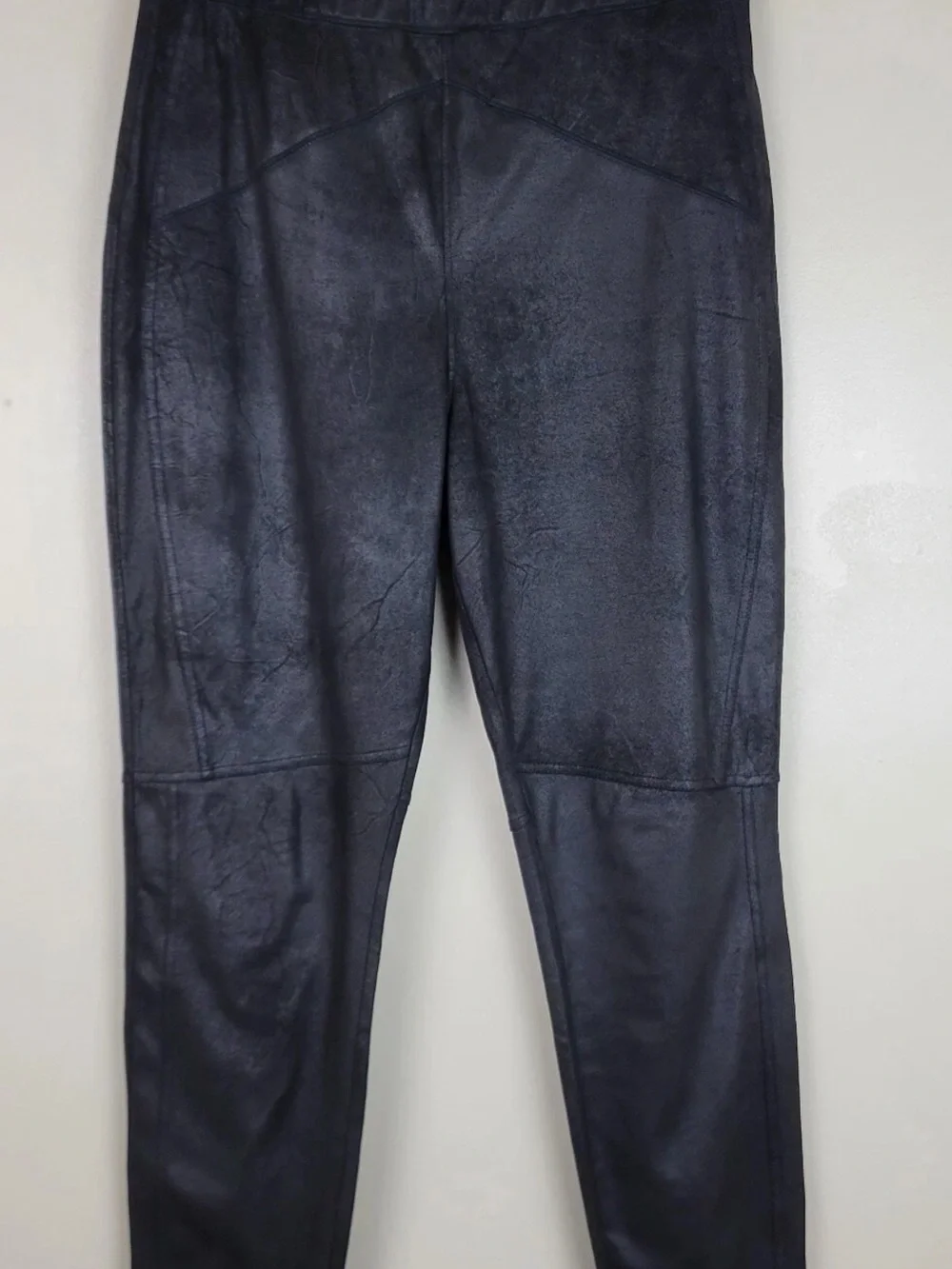 EUC Free People Black Metallic Faux Leather Leggings Size M + A GIFT 🎁